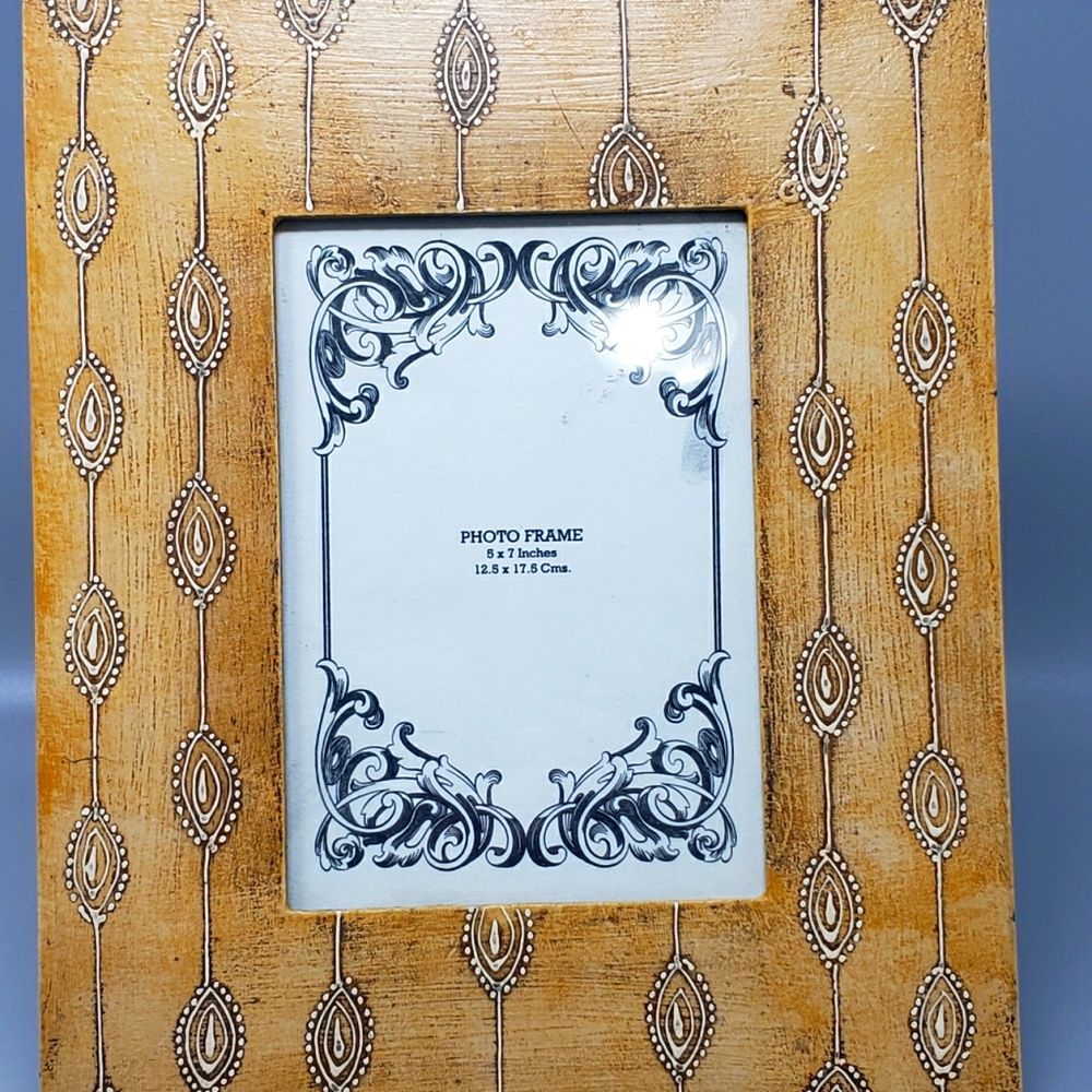 Decorative Table-Top Picture Frame (5"x7")